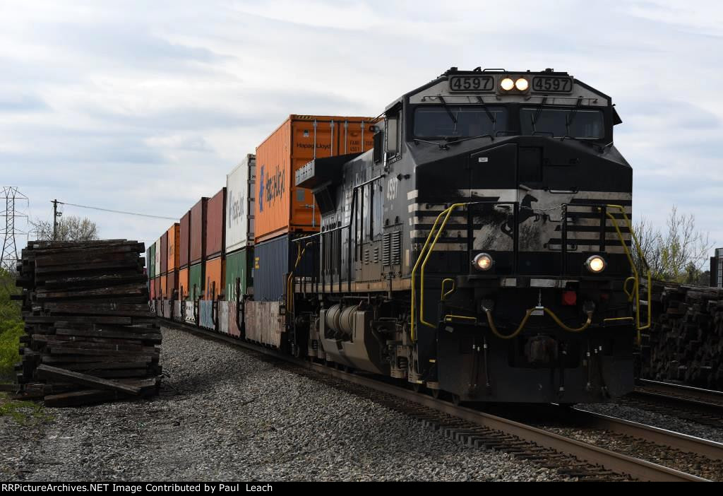 Intermodal cruises north